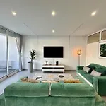 Deluxe With Pool By Homing