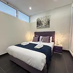 Deluxe With Pool By Homing Appartement