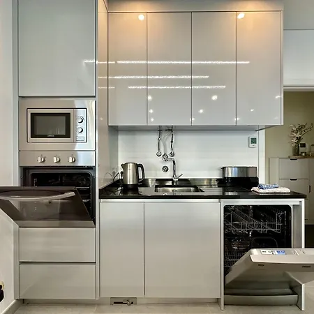 Deluxe With Pool By Homing Apartment *