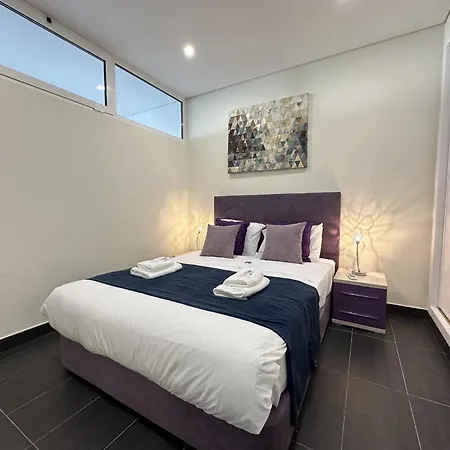 Deluxe With Pool By Homing Apartment