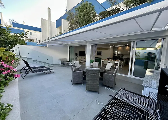 Deluxe With Pool By Homing