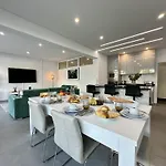 Deluxe With Pool By Homing *